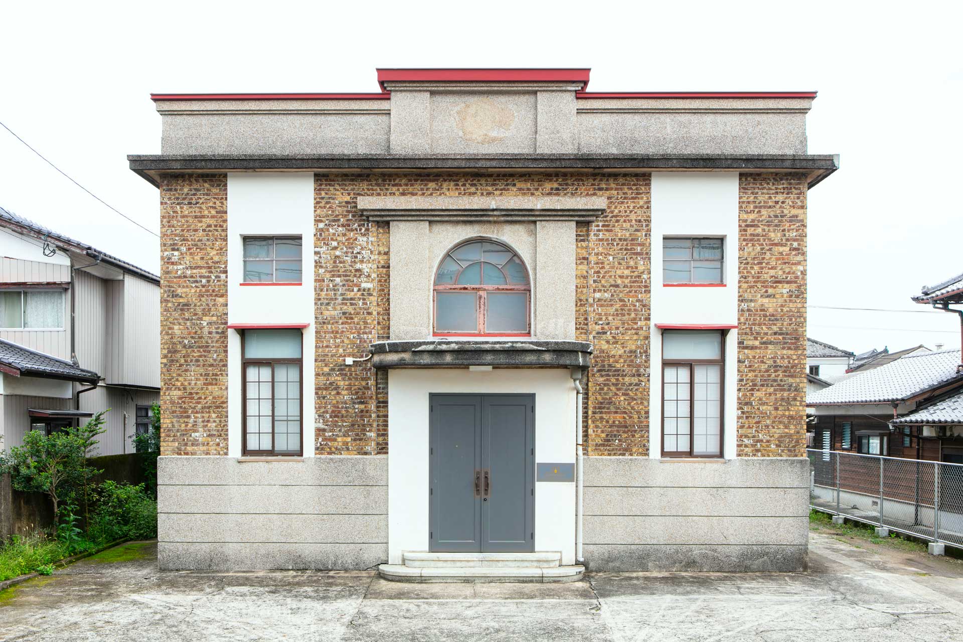 「金富良舎」は昭和8年に完成した旧銀行の跡地を利用した地域のコミュニティスペースです。