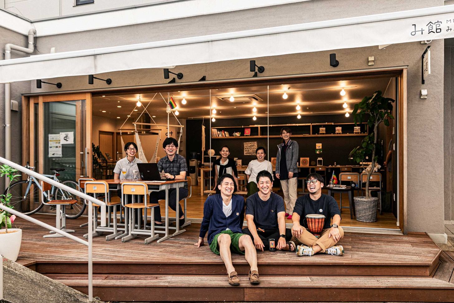 AIUEO LAB. 隣り合う世界に目を向け 社会福祉のイメージを 未来に向けて変えていく。